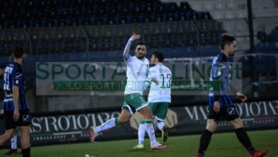 Gabriele Bernardotto esulta con la maglia dell'Avellino