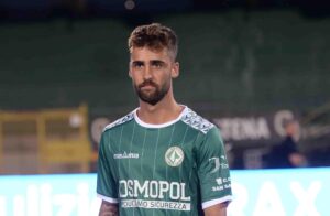 Salvatore Pezzella con la maglia dell'Avellino