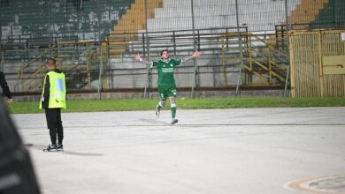 L'esultanza di Patierno per la rete contro il Foggia.
